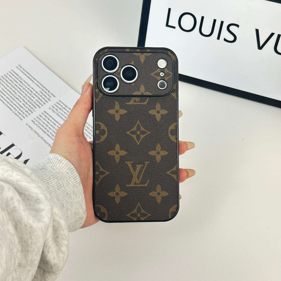 Classic Leather Monogram Magnetic iPhone Case（Compatible With Magsafe）For iPhone 17 Series-CYLV034